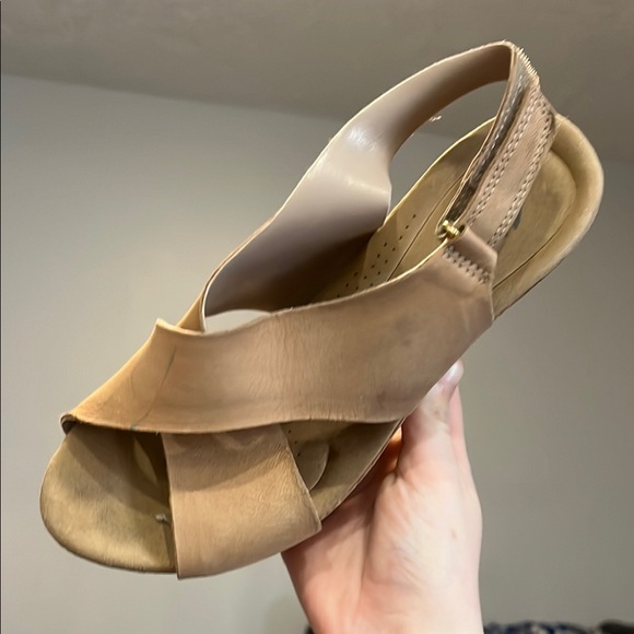 Clarks Women’s Annadel Eirwyn Wedge Sandal - Picture 9 of 11